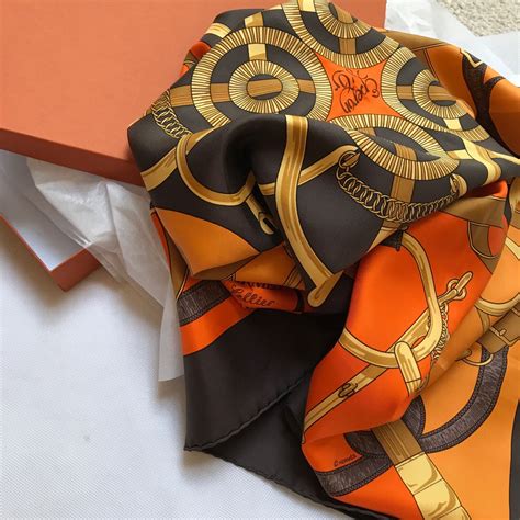 classic Hermes scarf pattern